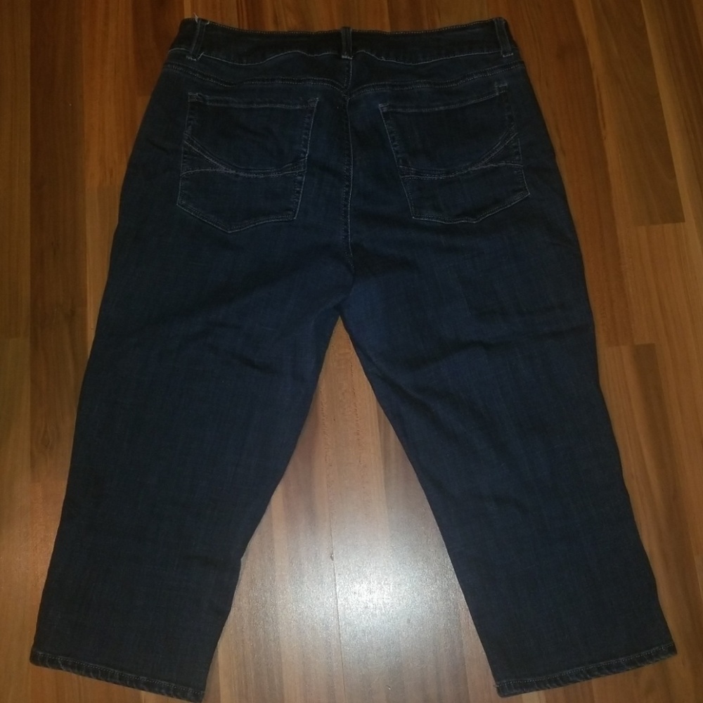 Mid Rise Capri - Picture 2 of 3